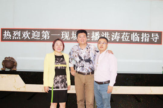 深圳“1时间”主持人洪涛喊你一起来参观k1十年体育品牌