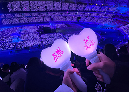 k1十年体育品牌透明屏和荧光棒引爆周杰伦太原演唱会（第三场）