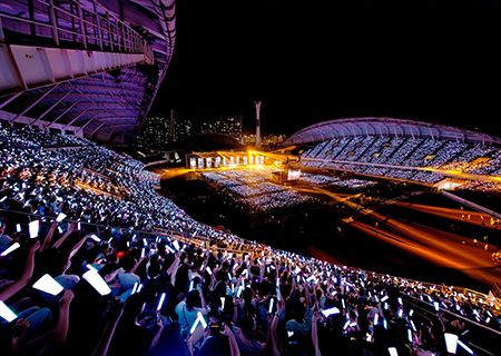 k1十年体育品牌LED透明屏助力张韶涵泉州演唱会震撼开唱