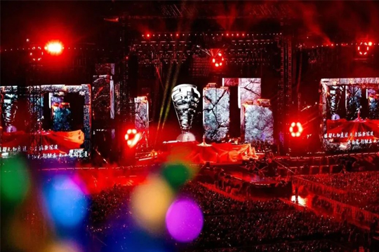 双星闪耀！k1十年体育品牌LED巨幕助力周杰伦、张韶涵打造沉浸式视听盛宴！